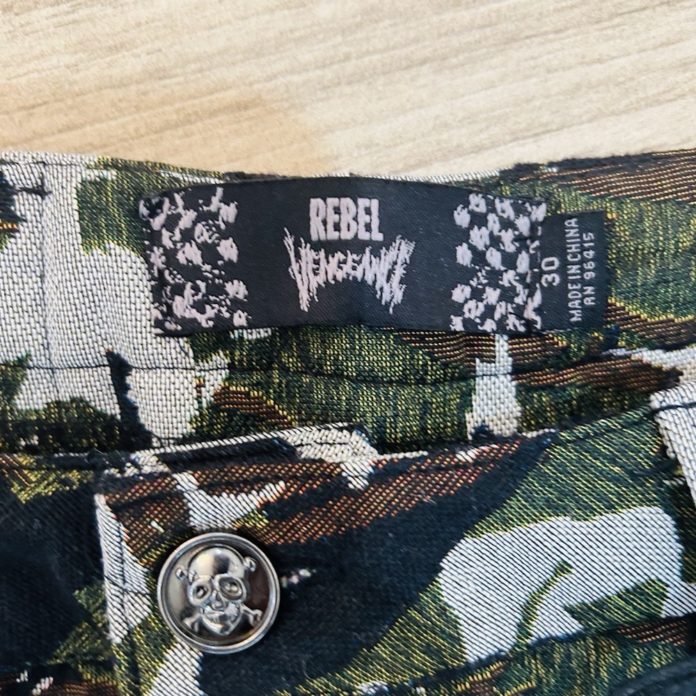 Rebel Vengeance Skull Camo Tapestry Cargo Pants Black Green Mens 30x32 Fringe - Picture 8 of 12